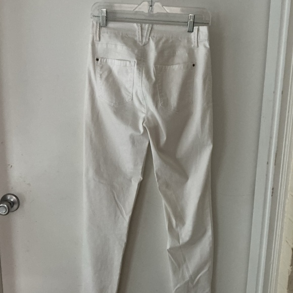 Curve Appeal White Jeans - Picture 4 of 4